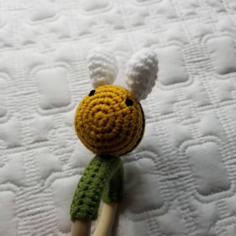 D & C TOYS - Knitting Bee Rattle